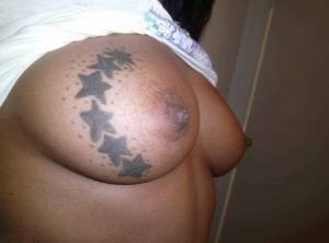 Ebony amateur takes self shots of her big tattooed boobs and bald vagina on galpictures.com