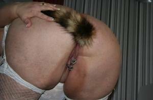 Fat UK woman Lexie Cummings shows her pierced cunt while sporting a butt plug - Britain on galpictures.com