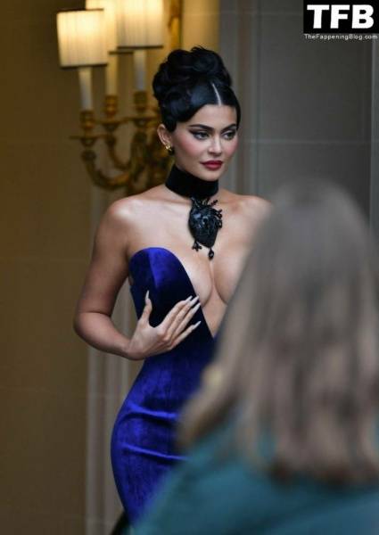 Busty Kylie Jenner Flaunts Her Deep Cleavage in Paris (54 Photos + Video) - city Paris on galpictures.com