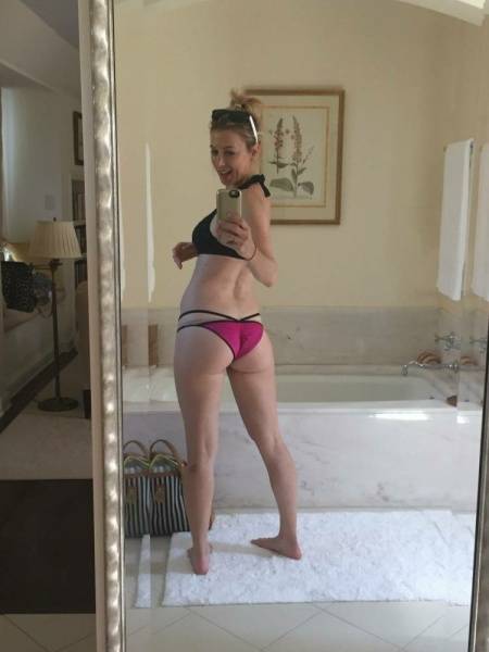 Iliza Shlesinger Sexy Bikini Selfies Set Leaked - Usa on galpictures.com