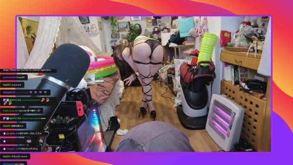 Asian Lingerie Booty Tease Twitch Streamer Video on galpictures.com