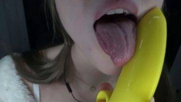 Peas And Pies Nude Banana Blowjob Video Leaked on galpictures.com