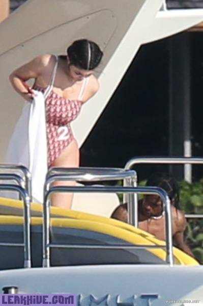 Leaked Kylie Jenner Paparazzi Swimsuit Yacht Photos on galpictures.com