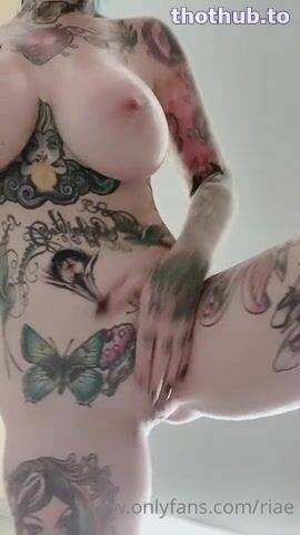 Riae big tits and ass on galpictures.com