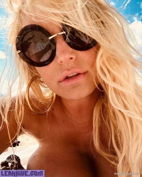 Leaked Jessica Simpson Topless And Bikini Selfie Shots on galpictures.com