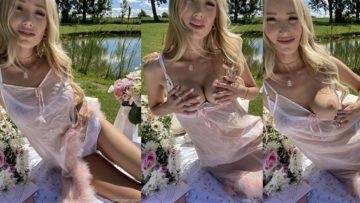 GwenGwiz Leaked Nude Picnic Photos on galpictures.com