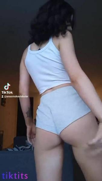 Funny booty shaking in shorts on TikTok 18+ on galpictures.com