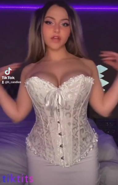 Busty babe in a sexy corset on galpictures.com