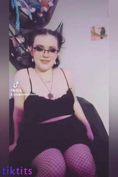 A heavily painted fat chick leaked a selection of TikTok Porn videos with her starring role on galpictures.com