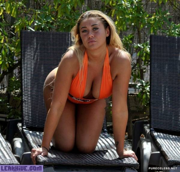 Leaked Reality Star Ellie Young Shows Off Great Cleavage In A Orange Swimsuit on galpictures.com