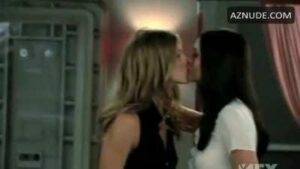 Tiktok Porn Jennifer Aniston and Courteney Cox kiss from Dirt season 1 finale episode on galpictures.com
