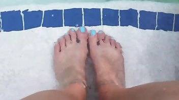 Annah12 underwater toes 2018_07_21 - OnlyFans free porn on galpictures.com