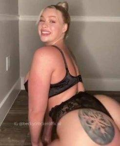 Tiktok porn Never trust a big butt and a smile on galpictures.com