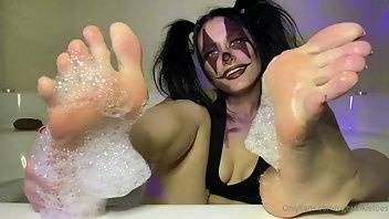 Waifufeetmilk Clown JOI in bathtub xxx onlyfans porn on galpictures.com