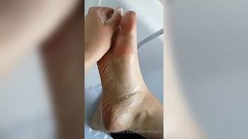 Strawberrytoex showering my tiny feet after a cho xxx onlyfans porn on galpictures.com