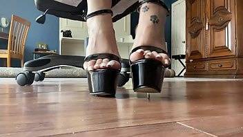 Tatianasnaughtytoes 04 04 2021 new 2021 april 4 french tip big toe with my favorite stiletto happ... - France on galpictures.com