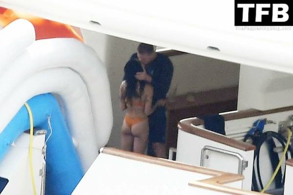 Zoe Kravitz & Channing Tatum Pack on the PDA While on a Romantic Holiday on a Mega Yacht in Italy - Italy on galpictures.com