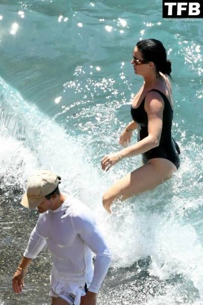 Katy Perry & Orlando Bloom Enjoy Their Summer Vacation on Positano on galpictures.com
