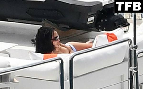 Zoe Kravitz Goes Topless While Enjoying a Summer Holiday on a Luxury Yacht in Positano on galpictures.com