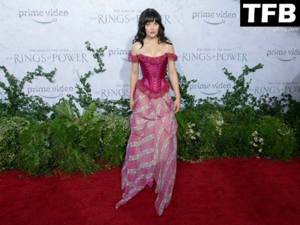 Markella Kavenagh Flaunts Her Cleavage at the Premiere of 1CThe Lord of the Rings: The Rings of Power 1D in LA on galpictures.com