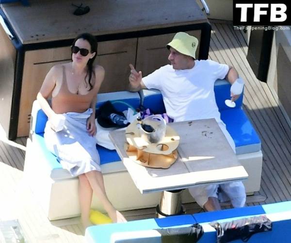 Elizabeth Reaser Has a Great Time with Bruce Gilbert While on Holiday in Positano on galpictures.com
