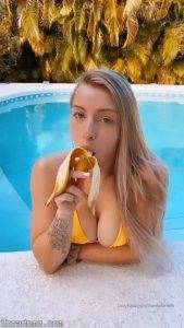 TheRealBrittFit Onlyfans Nude Teen Love Bananas on galpictures.com
