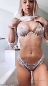 TheRealBrittFit Onlyfans Nude Sweet Teenie Bitch on galpictures.com