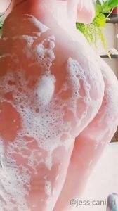 Jessica Nigri Bath Ass on galpictures.com