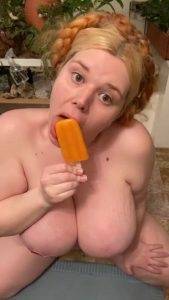 Penny Underbust Onlyfans Ice Cream on galpictures.com