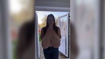Huge saggy tits on galpictures.com