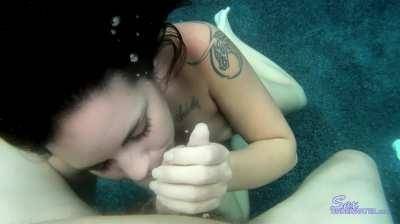 Shawna Hill giving blowjob underwater on galpictures.com
