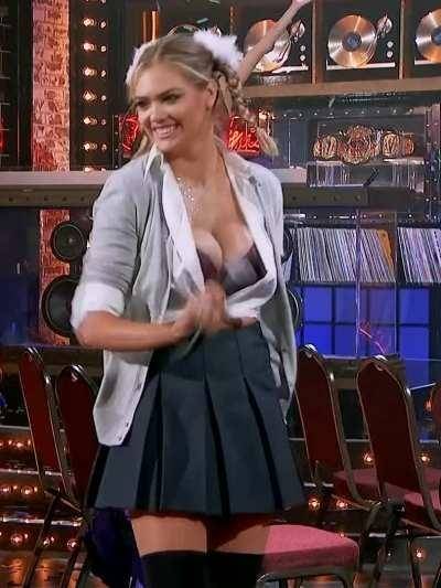 Kate Upton and her bouncy tits flashing her ass live on TV on galpictures.com