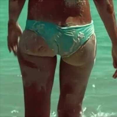 Jessica Alba's ass on galpictures.com