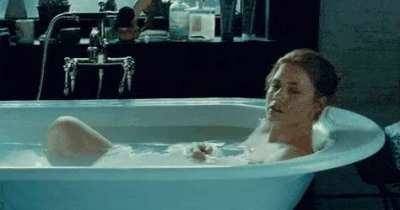 Walking in on friend?s mom in the tub. Seems like she REALLY wants you to stay? [Amy Adams] on galpictures.com