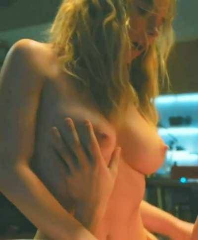 Imagine getting paid to grab Sydney Sweeney's tits. on galpictures.com