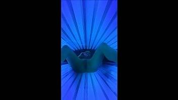 Kandiss Kiss Tanning Bed Voyeur | ManyVids Free Porn Videos on www.galpictures.com