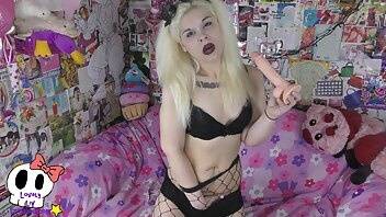 Lovelyliv slutty goth girl xxx video on galpictures.com