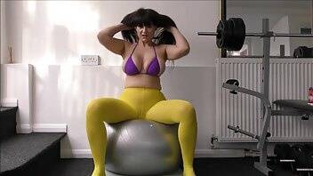 SuperiorWoman Gym Wanker xxx video on www.galpictures.com