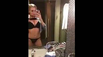 Kendra Sunderland lifts up her dress premium free cam snapchat & manyvids porn videos on galpictures.com