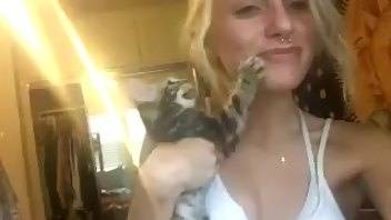 Naomi Woods plays with a cat premium free cam snapchat & manyvids porn videos on galpictures.com