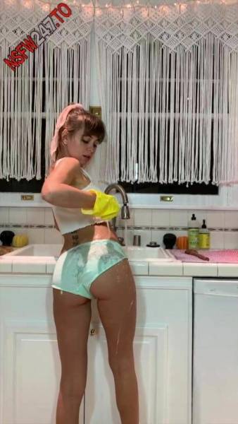Riley Reid washing dishes and not only dishes onlyfans porn videos on www.galpictures.com