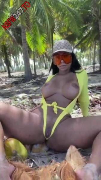 Valentina Ferraz outdoor naked onlyfans porn videos on galpictures.com