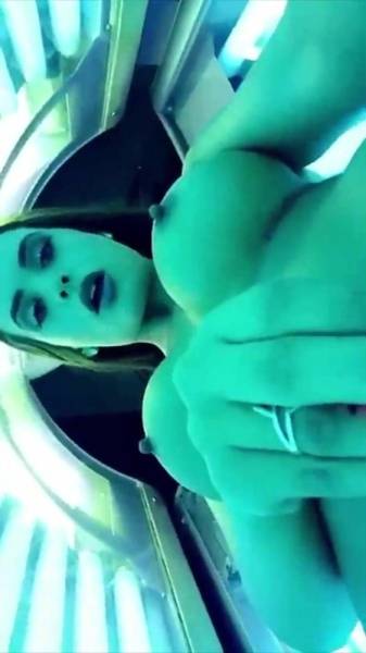 Allison Parker solarium vib pussy pleasure snapchat premium 2018/03/21 porn videos on galpictures.com