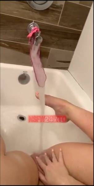 Maddy Oreilly bathtub water pleasure snapchat premium xxx porn videos on galpictures.com