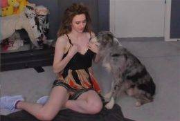 Amouranth Pussy Slip Leaked Twitch Stream Video on galpictures.com