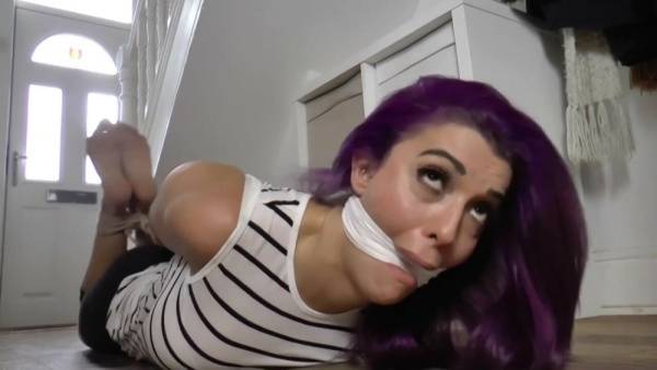 Roxxi cleave gagged and hogtied - Britain on galpictures.com