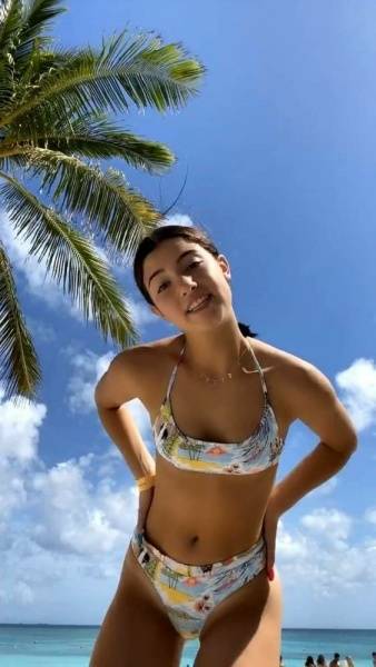 Charli D 19Amelio Sexy Beach Bikini Dance Video Leaked - Usa on galpictures.com