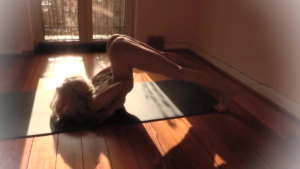 Yoga flocke nude yoga warm up yoga youtuber patreon leak xxx premium porn videos on galpictures.com