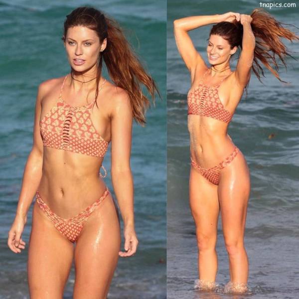 Hannah Stocking Nude on galpictures.com